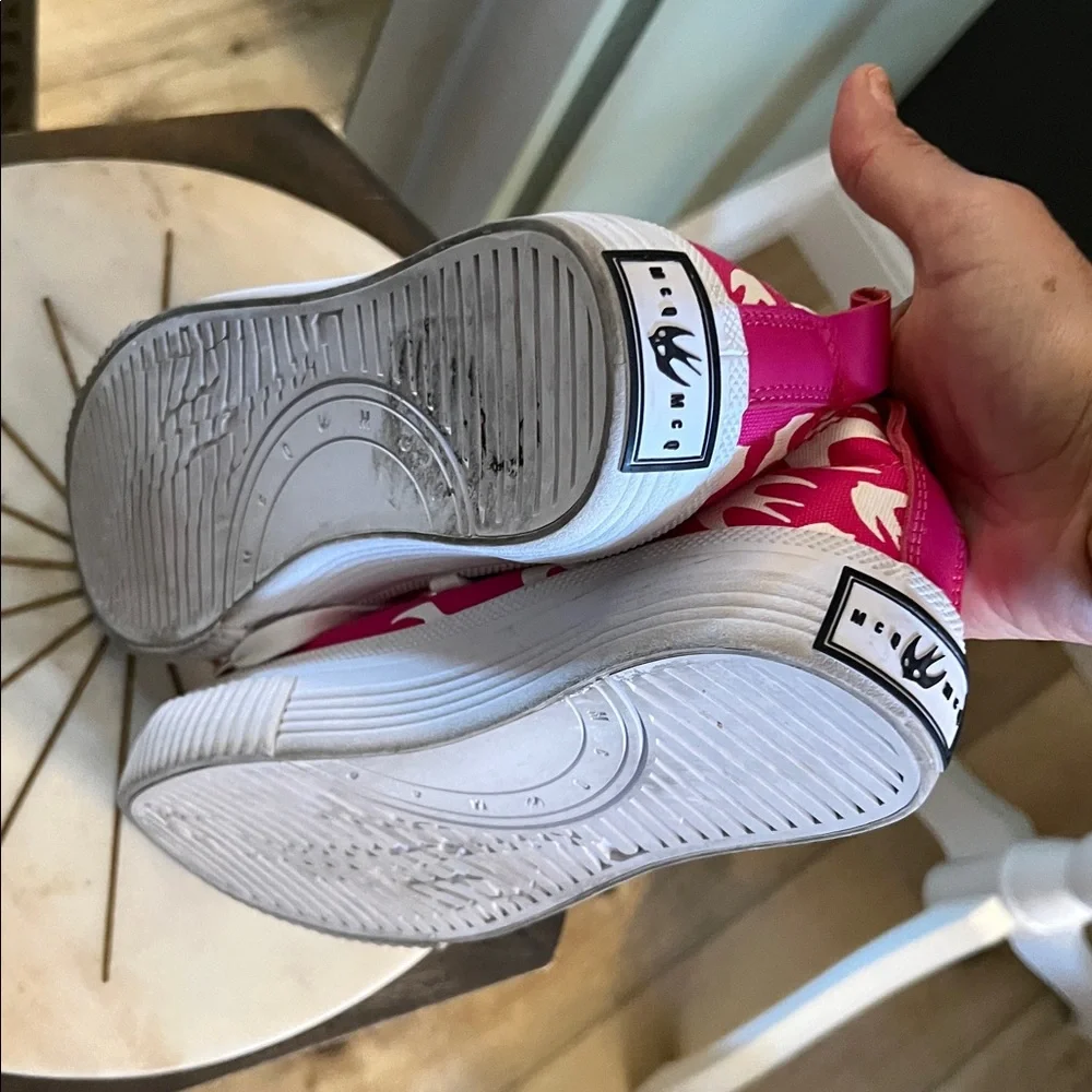 🛑 1 hour sale. Alexander McQueen McQ, 7.5, Magenta &  White Swallows, Sneaker